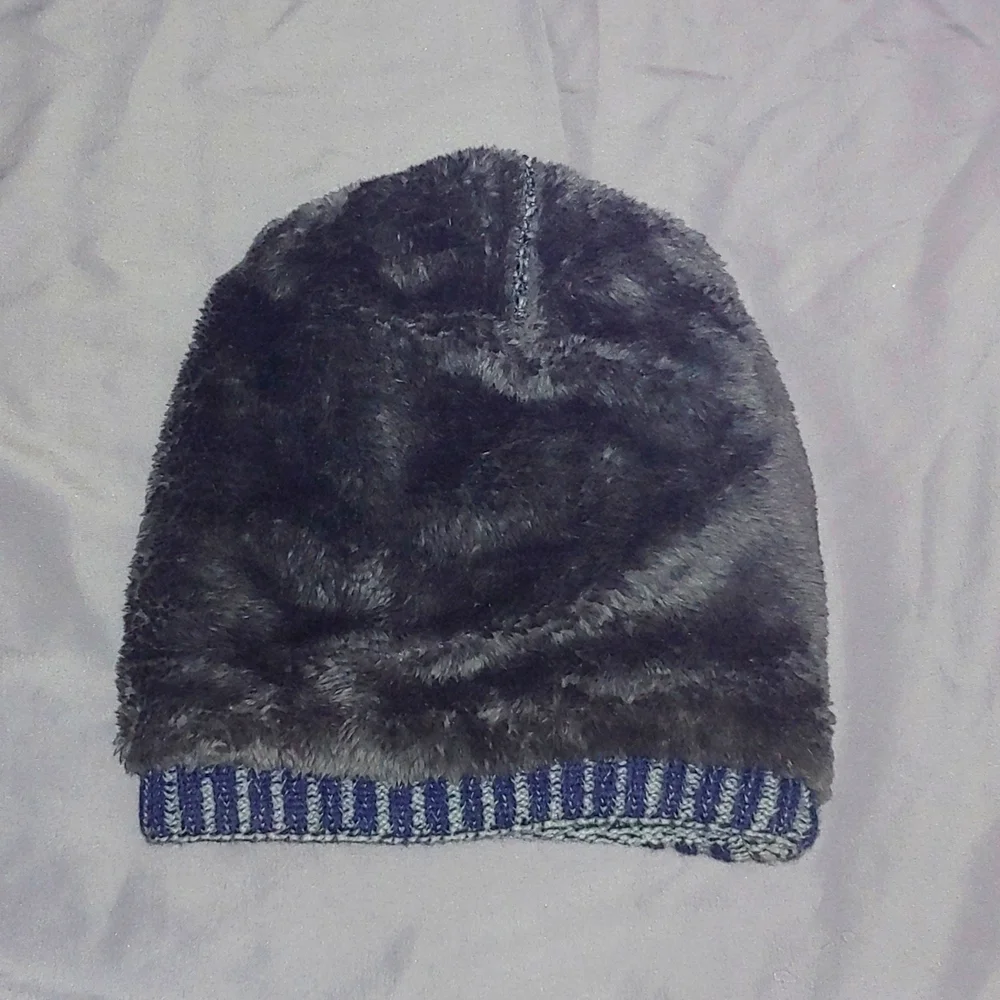 NWOT SKULL BEANIE * GRAY/BLUE * REVERSIBLE * SUPER THICK & SOFT * UNISEX - Picture 4 of 4